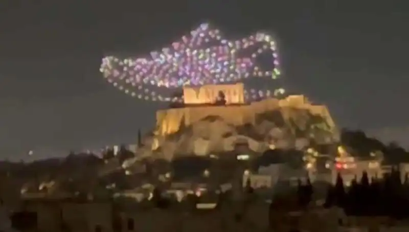 Akropolis'te Drone ile Gerçekleşen Reklam Uygulaması İçin Soruşturma Başlatıldı