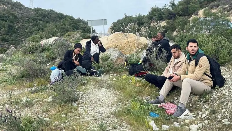 Düzensiz Göçmenlerin Yakalanması: İki İlde 20 Kişi Sınır Dışı Edilecek