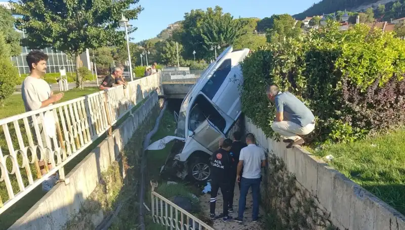 Muğla'da Direksiyon Kıran Şoför Feci Kazayı Nasıl Yaşadı?