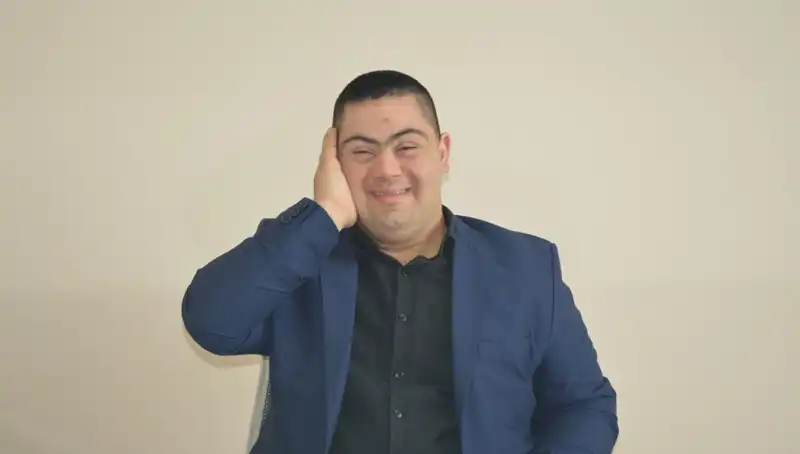 Down Sendromlu Genç Erdinç’in Hayali: Müzik ile Dünyayı Sarıp Sarmalamak