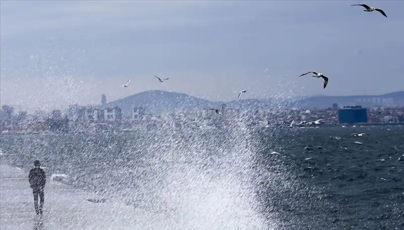Marmara ve Ege'de Kuvvetli Rüzgar Alarmı: Hazırlıklı Olun!