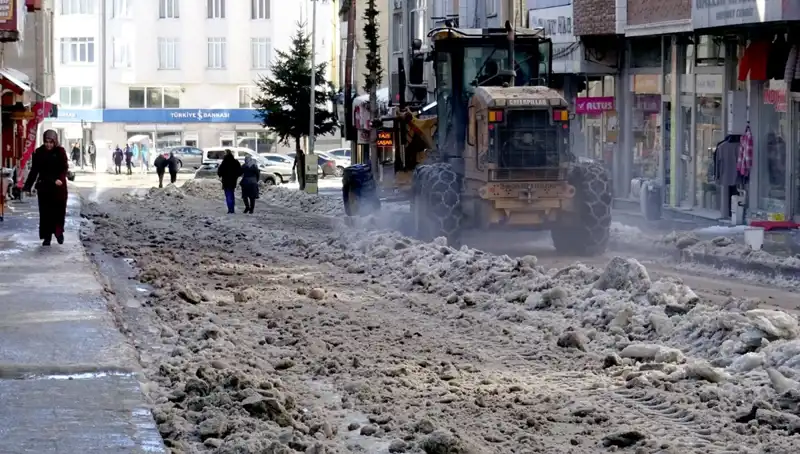 Sarıkamış'ta Kış Hazırlıkları Başladı: Kar ve Buzlarla Mücadele