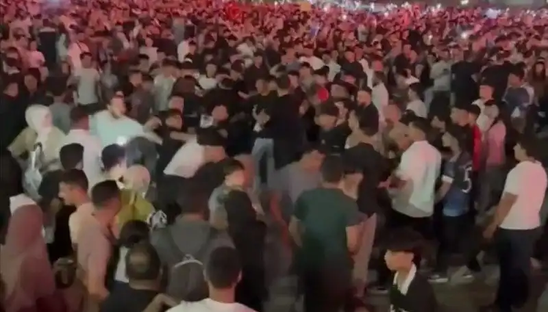 Bıçaklı Kavga Konserde Damga Vurdu: Üç Yaralı!