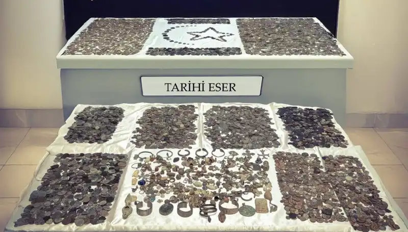 Sınırda Tarihi Eser Kaçakçılığı: 12.770 Eser Ele Geçirildi