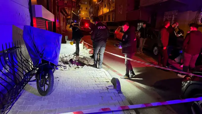 Küçükçekmece'de Plakasız Motosikletli Saldırı Panik Yarattı!