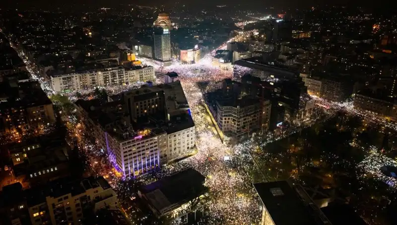 Sırbistan'da Öğrencilerden Büyük Protesto: Belgrad Sarsıldı