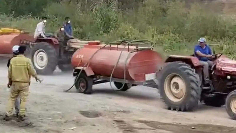 Patlamış Lastik, Bursa Yangınına Koşan Kahraman İtfaiyecilere Engel Olmadı!