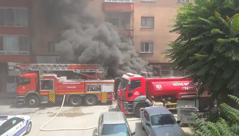 Niğde'de Beyaz Eşya Deposunda Çıkan Yangın, Maddi Hasara Yol Açtı