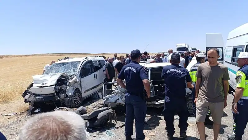 Otomobil ile Hafif Ticari Araç Çarpıştı: Faciada 4 Kişi Hayatını Kaybetti