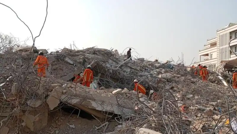 Türk Arama Kurtarma Ekipleri Myanmar'da: Mucizeler Peşinde 5 Gün Geçti