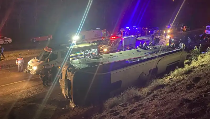 İşçi Servisi Kaza Yaptı: 23 Kişi Yaralandı, Detaylar Şok Edici!
