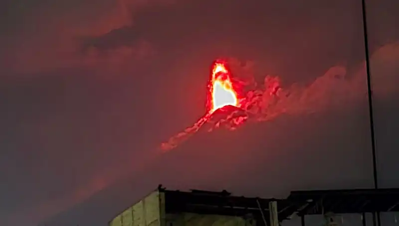 Fuego Yanardağı Patladı: 30 Bin Kişilik Tahliye Uygulaması Başladı