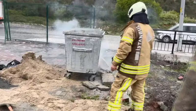 Başakşehir’de Çöp Konteynerinden Yükselen Dumanlar Kimyasal Panik Yarattı