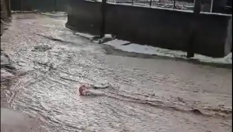 Sivas'ta Sağanak ve Dolu, Şehri Yerle Bir Etti: Su Baskınları ve Hasar Raporları
