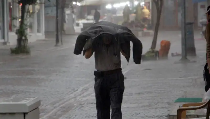 Türkiye'nin 25 İlinde Sarı Kodlu Uyarı: Kuvvetli Sağanak Yaklaşıyor