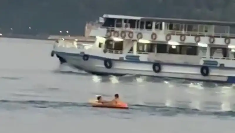 Sarıyer Sahili’nde Çocukların Denizdeki Macerası Olay Yarattı