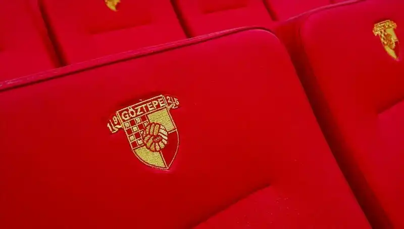 Göztepe'den Transfer Bombası: Junior Olaitan Anlaşmasıyla Takım Güçleniyor!