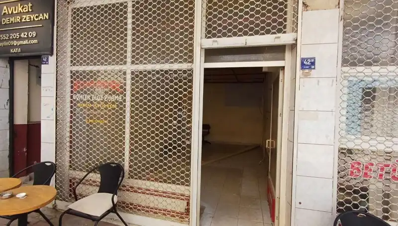 Yarım Asırlık Dükkanın Hikayesi: Sessizliğe Göğüs Germek