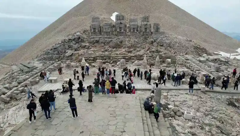 Bayramda Nemrut Dağı'nda Görülmemiş Yoğunluk Yaşandı