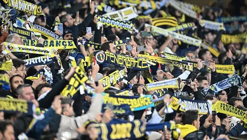 Fenerbahçe'de Kombine Fiyatları Açıklandı: Taraftarlar Ne Beklemeli?