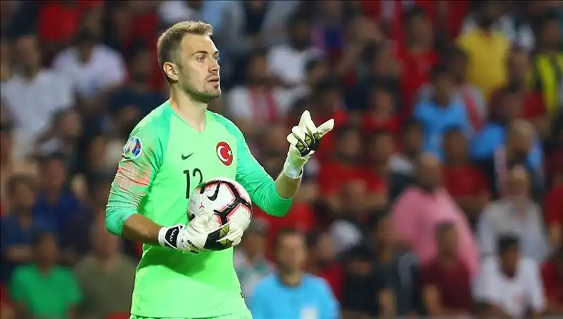 Mert Günok'tan Futbolu Bırakma Açıklaması: Emeklilik Yaşı Ne Olacak?