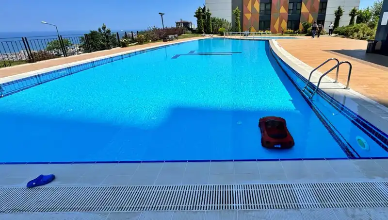 Samsun’da Yürekleri Ağıza Getiren Olay: 4 Yaşındaki Çocuk Akülü Arabasıyla Havuzda Boğulma Tehlikesi Geçirdi