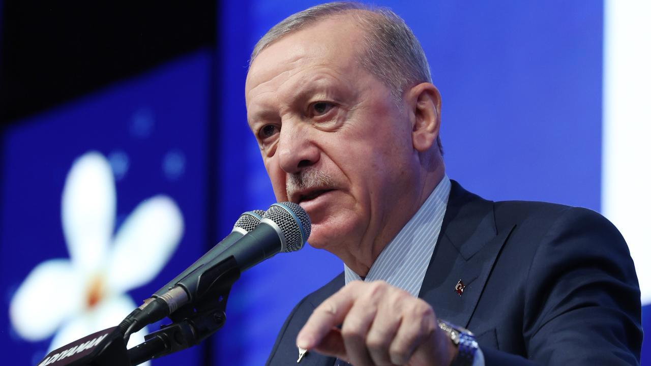 Erdoğan: Depremzedelerin Yanında Olmaya Devam Ediyor