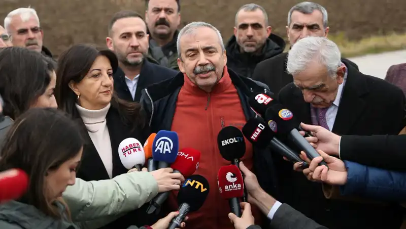 İmralı’nın PKK’ya Çağrısı: Sırrı Süreyya Önder Açıklıyor!
