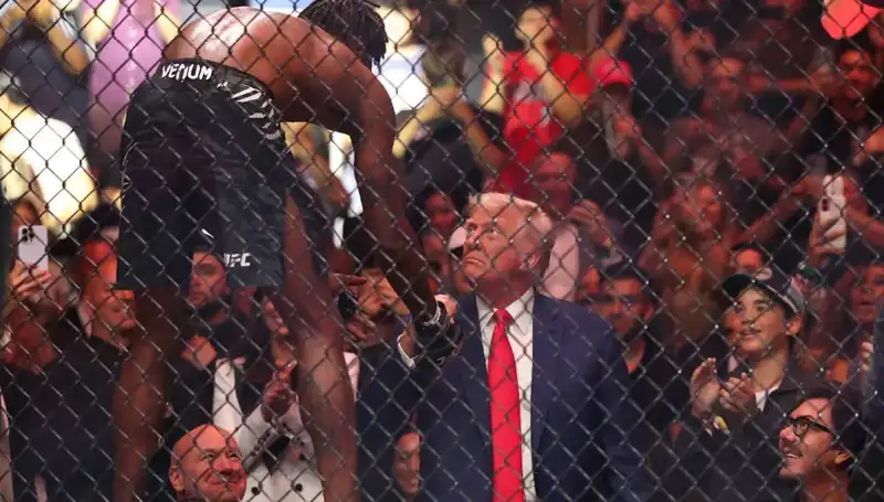 Trump, Beyaz Saray Bahçesi'nde Şok UFC Maçı Düzenliyor!