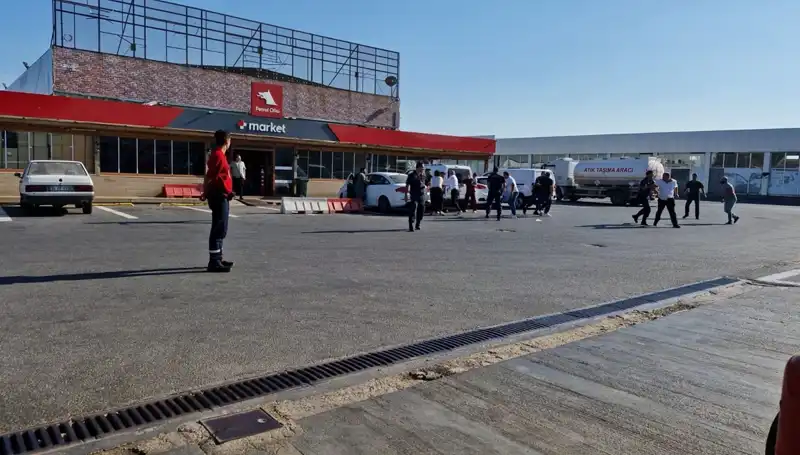 İki Aile Arasındaki Omuz Atma Kavgası Akaryakıt İstasyonuna Taşındı