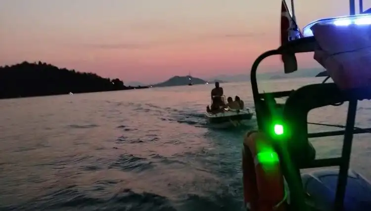 Fethiye Açıklarında Tehlikeli Yolculuk: 4 Kişi Kurtarıldı!