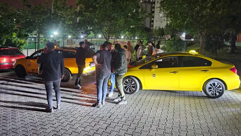Adana'da Korsan Taksi Takibi! Taksiciye Dayağı şaşkına çevirdi!