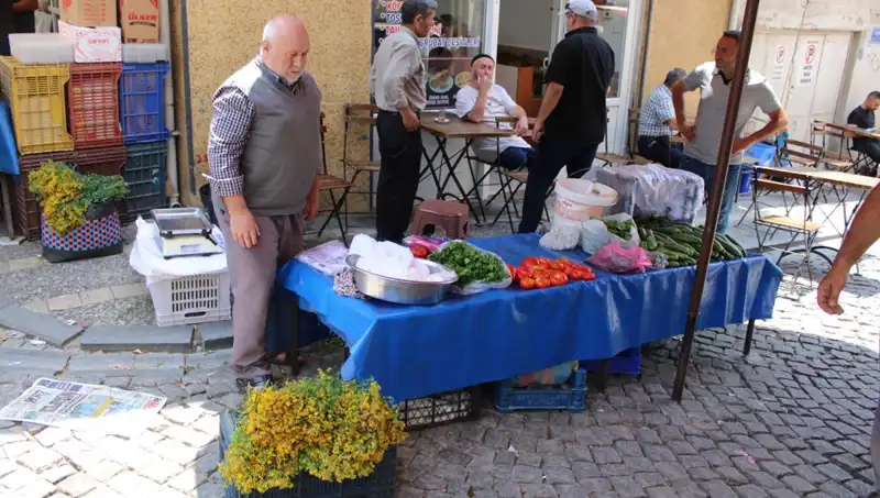 Dağların Gizemi: Kendiliğinden Yetişen Şifalı Bitki Pazarda 30 TL'ye satılıyor