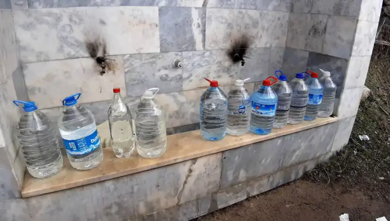 Şifalı Suya Ulaşmak İçin Uzun Yollar Kat Edenlerin Hikayesi