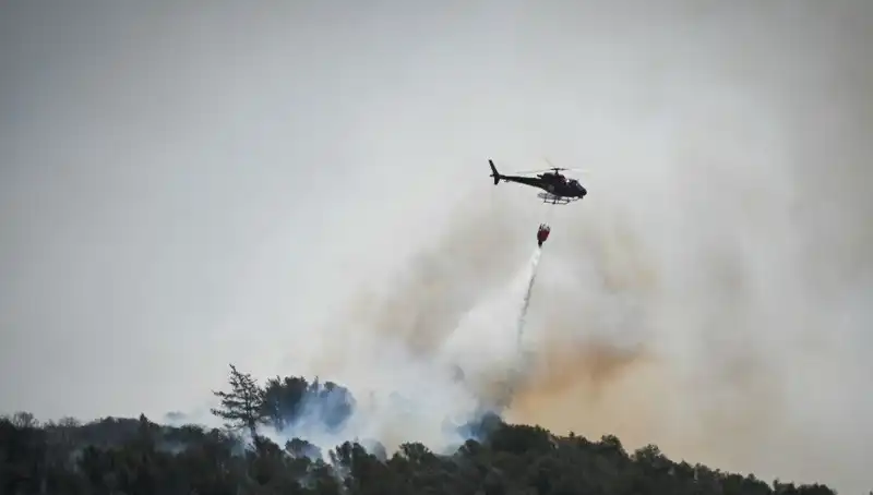 Fransa’da Kontrol Altına Alınamayan Yangınlar, Marsilya Havalimanı’nı Kapattı