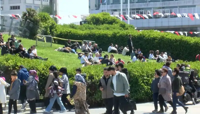 Taksim'de Deprem Yoğunluğu: Şehir İçi Harekete Geçti!