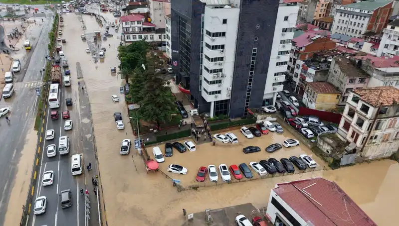 Trabzon'da Sel Felaketi: Kayıp Kişinin Arama Çalışmaları Hız Kazandı