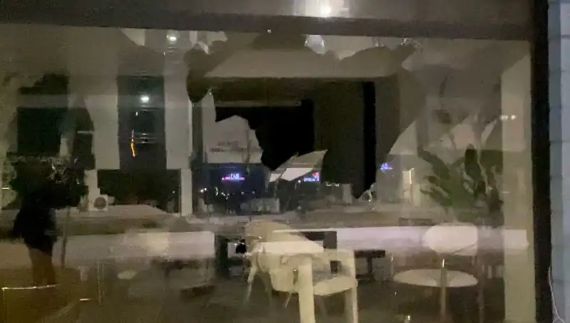 Mobilya Mağazasına Taşlı Saldırı: Nedenleri ve Sonuçları Neler?