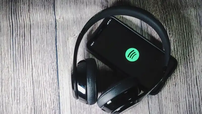 Yapay Zeka Tehlikesi: Spotify’da Ölü Sanatçılardan Yeni Şarkılar Yayınlanıyor!