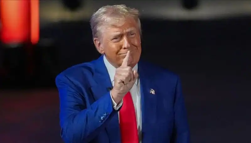Trump, Wall Street Journal'ı Basın Havuzundan Çıkardı: Epstein'la Dolaşan Mektup Ortaya Çıktı