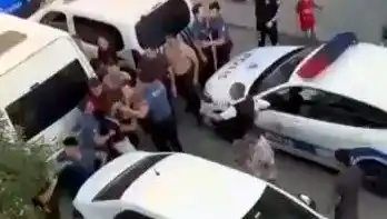 Sosyal Medyada Başlayan Kavga Sokaklarda Çıkan Şiddetle Sonuçlandı