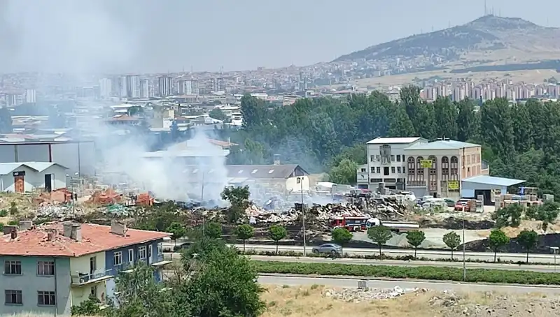 Otluk Alanda Çıkan Yangın Tüm Depoyu Kül Etti: Neler Yaşandı?