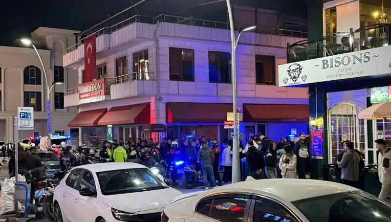 Sokakta Havaya Ateş Açan Şahıs, Kafe Sahibine Bıçakla Saldırdı!