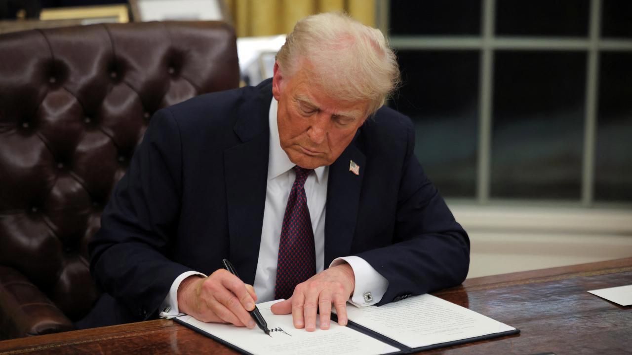Trump Hız Kesmeden Kararname İmzalıyor