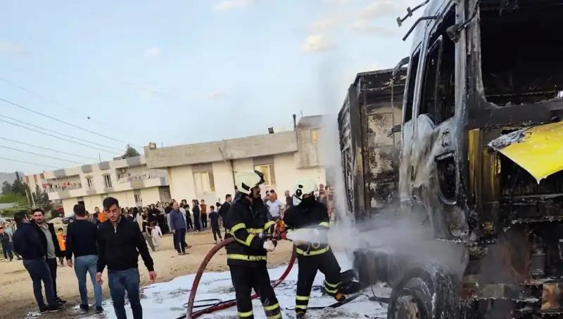 Park Halindeki İki TIR Alev Alev Yandı: Olayın Perde Arkası Neler?