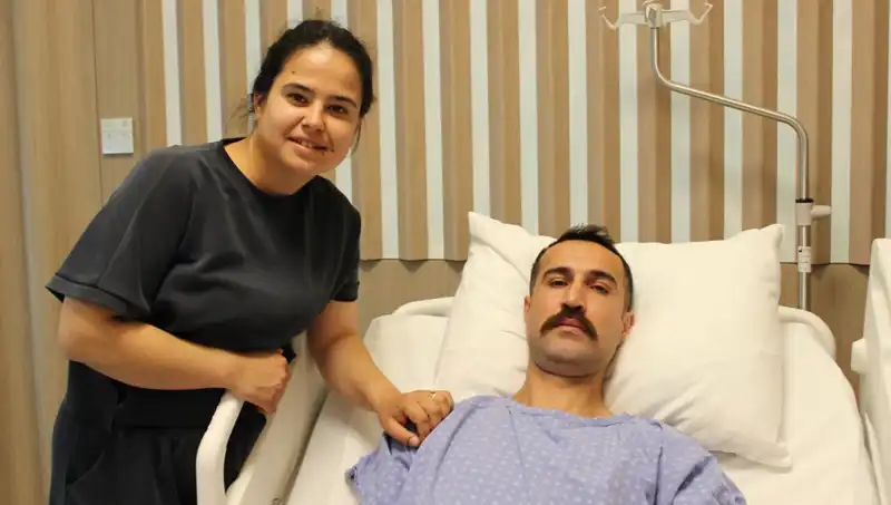 32 Yaşında Mide Kanaması Sandı, Kalın Bağırsak Kanseri Tanısı Aldı