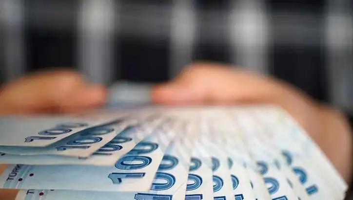 Emekli Promosyon Kampanyaları 2025: Kamu ve Özel Bankalar Hangileriyle Kazandırıyor?