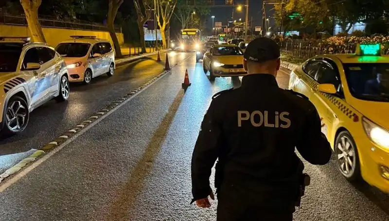 İstanbul'da Huzur Operasyonu: 1.500 Gözaltı ile Suç Çeteleri Çökertildi