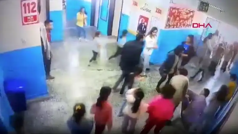 Baygın Öğrenciyi Kurtaran Müdür Yardımcısı, Okul Kahramanı Oldu