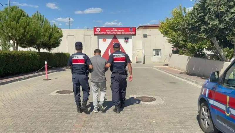 44 Yıl Hapisle Aranan Tarihi Dolandırıcı Edremit'te Ele Geçirildi!